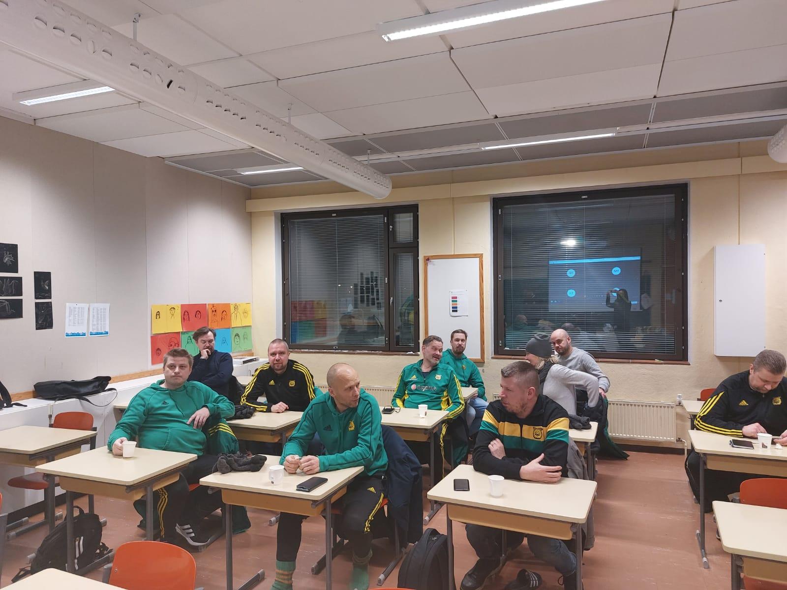 Toimihenkiloststartti valmentajat