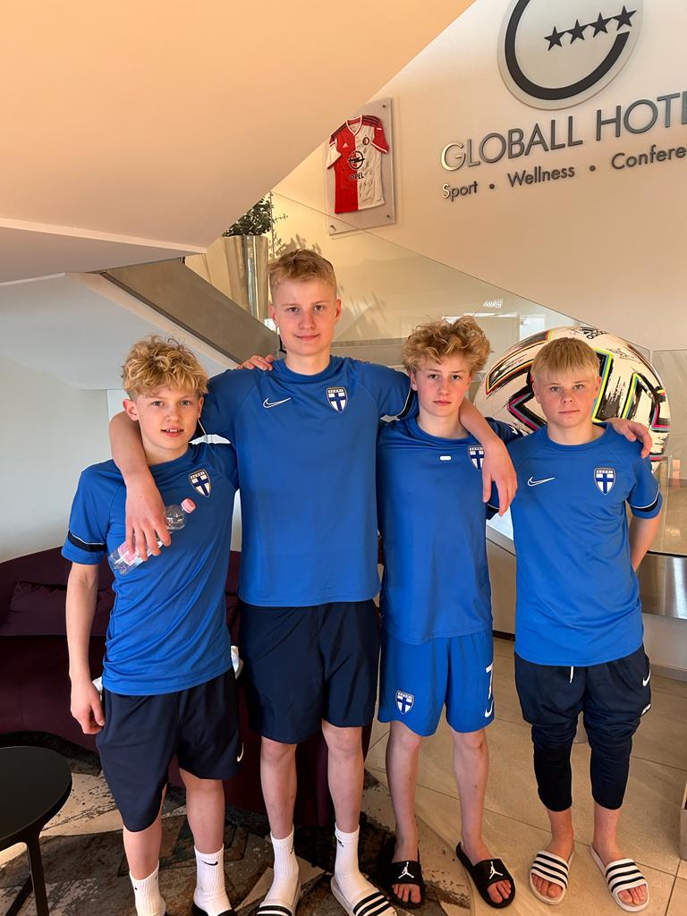U17 majupojat